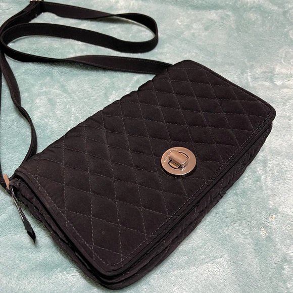 dainty Vera Bradley purse 👛💕 - Picture 2 of 4